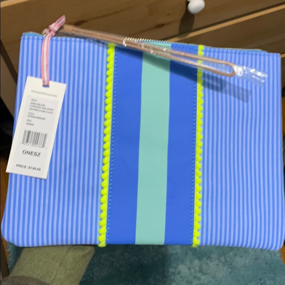 Vineyard vines clutch